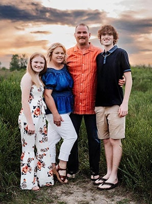 Image of Mike and his wife, daughter, and son.